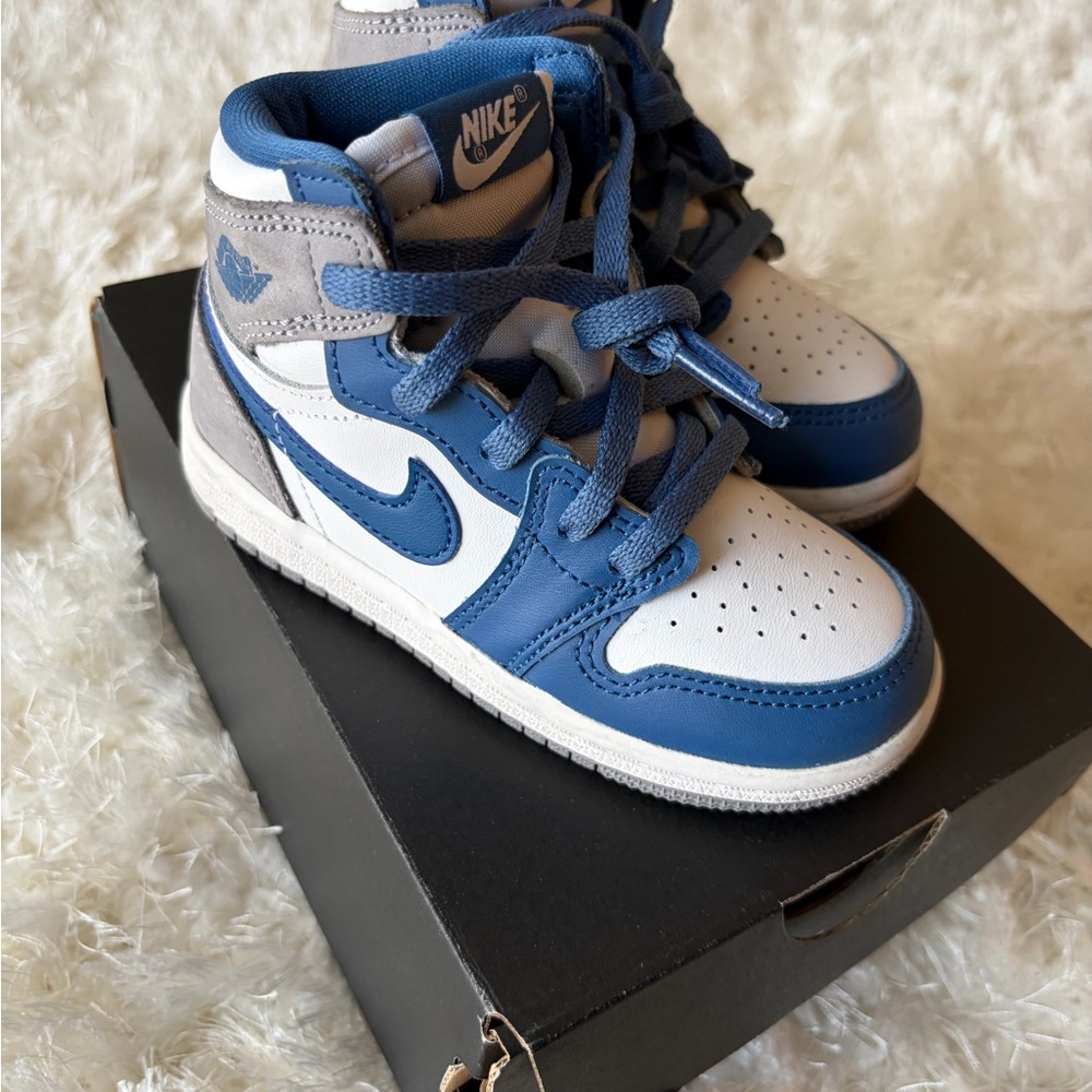 Jordan 1 Nike Kids Blue and White Sneakers